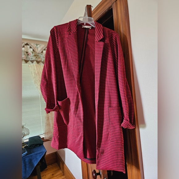 Red jacket - Picture 1 of 2
